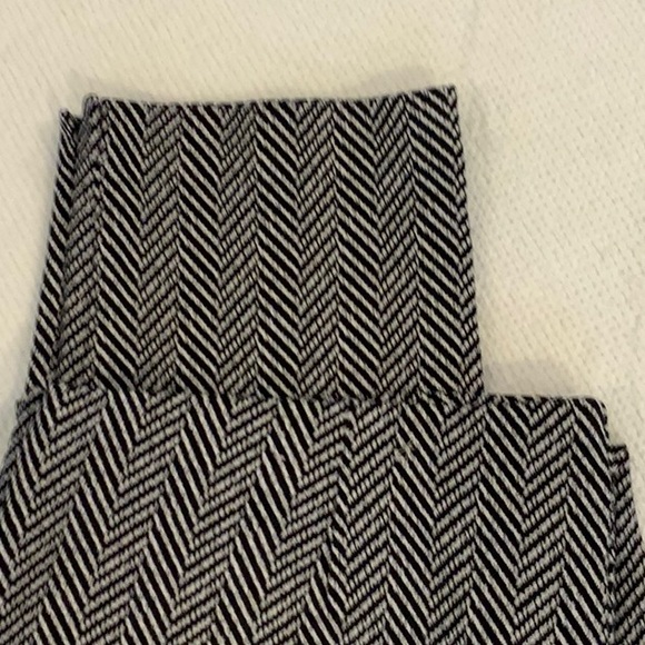 Chicos black & white herringbone print ankle pants. - Picture 2 of 2